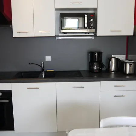 Appartement 4/6 Pers Proche Centre Et Acces Direct : Ouessant *